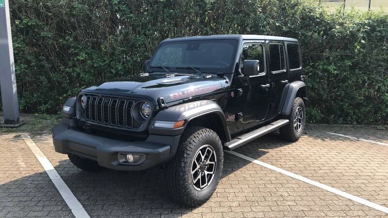 Schwarz Neu 2024 Jeep Wrangler Unlimited Rubicon SUV | 73.980 € - Bild 1/4