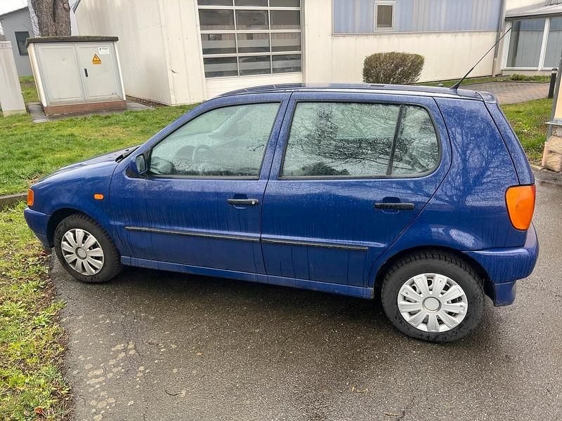 Gebraucht VW Polo 60 PS (44 kW) 1998 Blau Kleinwagen