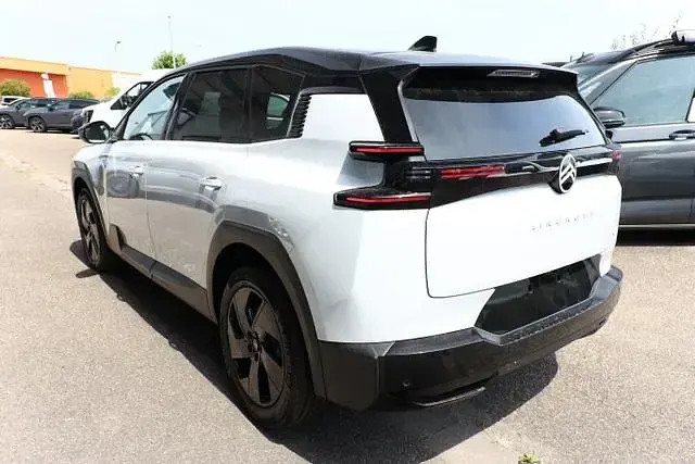 Neu Citroën C5 Aircross 145 PS (106 kW) 2026 Okenit weiß metallic / dach in s okenit weiß metallic / dach in s SUV