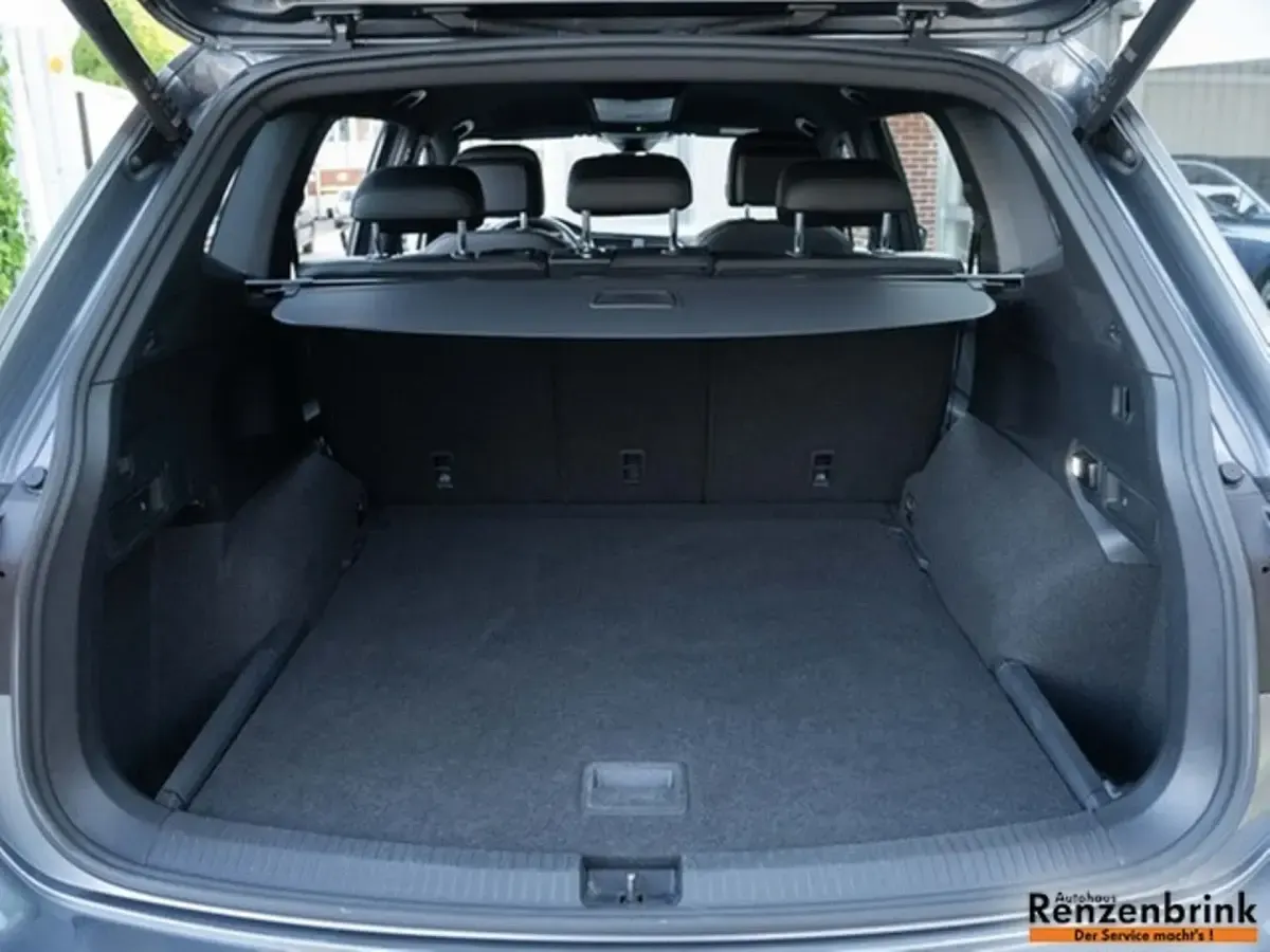 Gebraucht VW Tiguan Allspace R-line 200 PS (147 kW) 2022 Platinum grey metallic (metallic) SUV