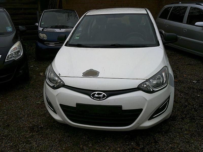 Weiß Gebraucht 2014 Hyundai i20 Edition | 2.300 € - Bild 1/4