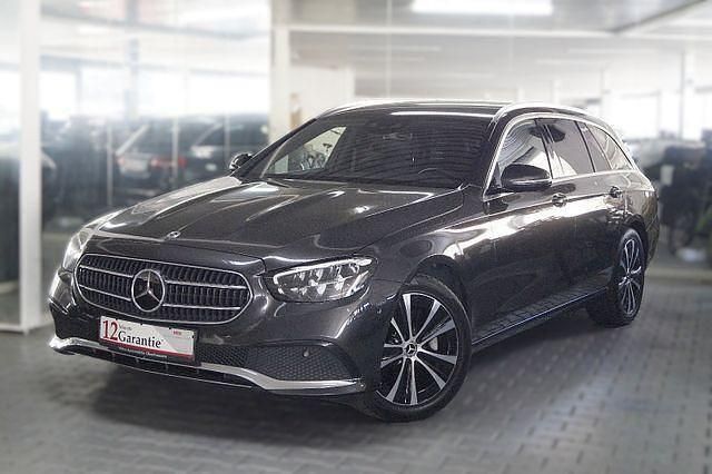 Grau Gebraucht 2022 Mercedes E300 Avantgarde Limousine | 29.990 € (Superpreis) - Bild 1/4