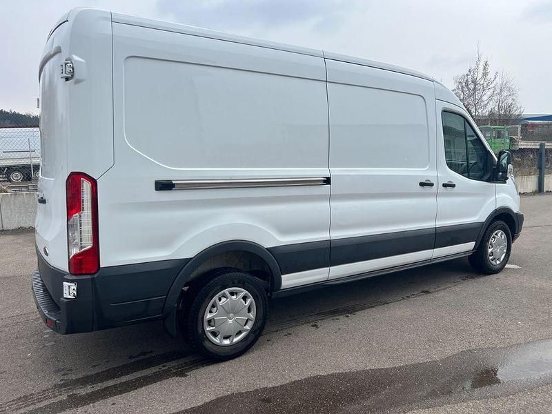 Gebraucht Ford Transit Trend 131 PS (96 kW) 2017 Weiß Van / Kleinbus