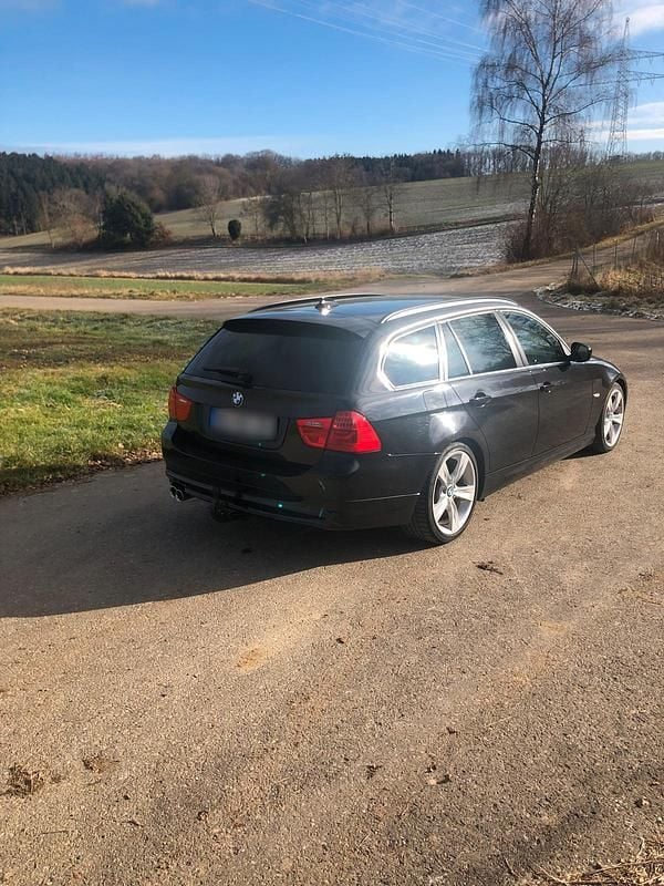 Gebraucht BMW 330 Performance 245 PS (180 kW) 2010 Schwarz Kombi