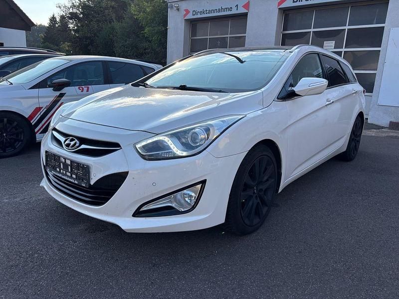 Weiß Gebraucht 2014 Hyundai i40 Style Kombi | 7.490 € (Fairer Preis) - Bild 1/4