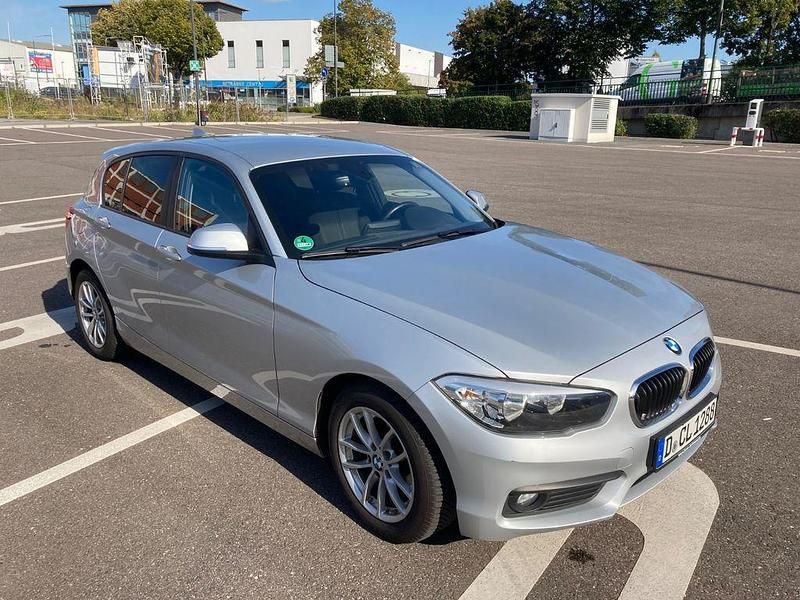 Silber Gebraucht 2016 BMW 116 Advantage Kleinwagen | 9.500 € (Guter Preis) - Bild 1/4