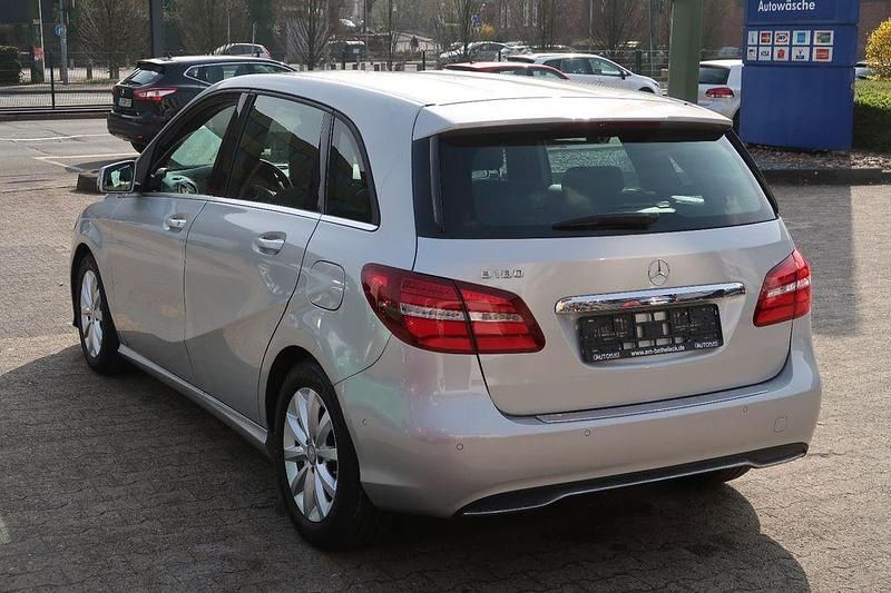 Gebraucht Mercedes B180 122 PS (89 kW) 2015 Silber Kleinwagen