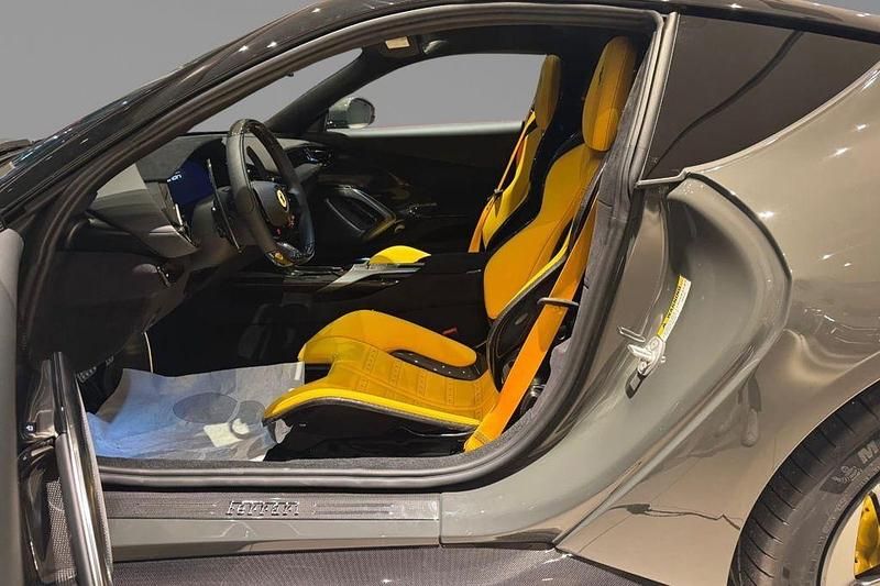 Neu Ferrari 12 Cilindri 829 PS (609 kW) 2026 Grau