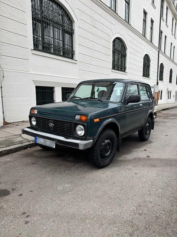 Gebraucht Lada niva 82 PS (60 kW) 2010 Grün SUV