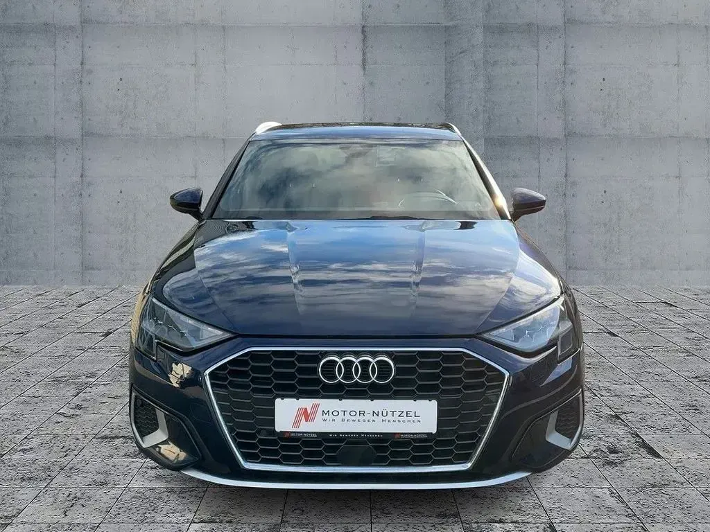 Używany Audi A3 Advanced Plus 116 KM (85 kW) 2022 Niebieski Sedan/Limuzyna