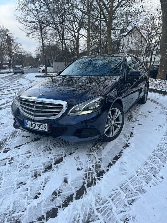 Gebraucht Mercedes E200 136 PS (100 kW) 2015 Blau Limousine