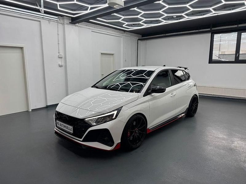 Weiß Gebraucht 2022 Hyundai i20 N Performance Limousine | 23.490 € (Fairer Preis) - Bild 1/4