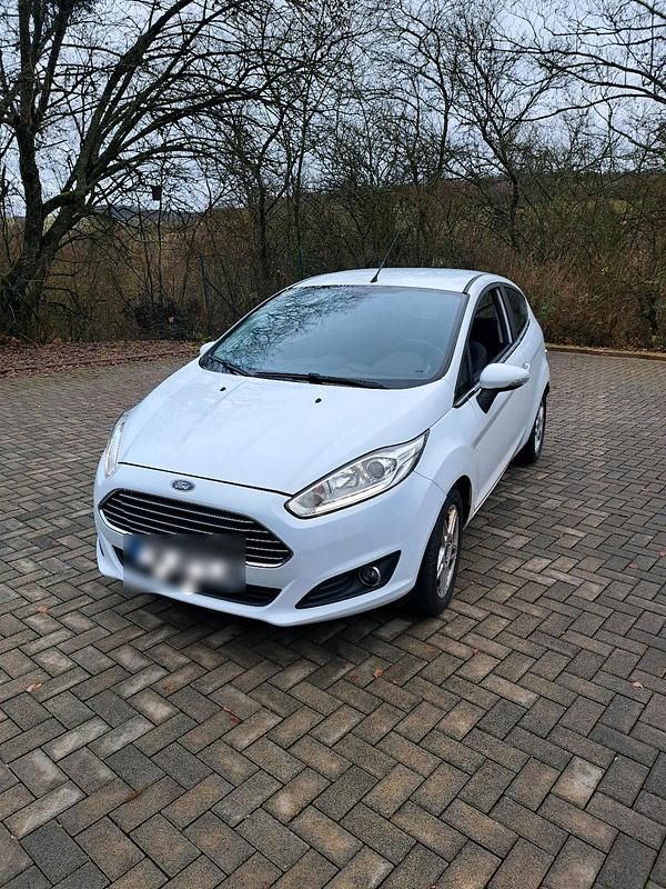 Gebraucht Ford Fiesta 95 PS (69 kW) 2014 Weiß Coupé