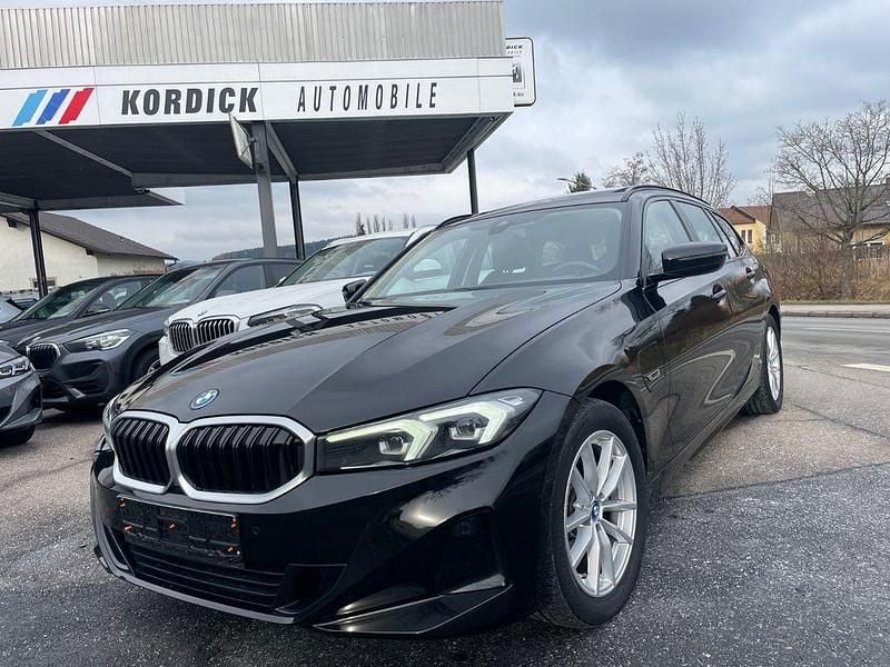 Gebraucht BMW 320e Sport Line 204 PS (150 kW) 2022 Schwarz Kombi