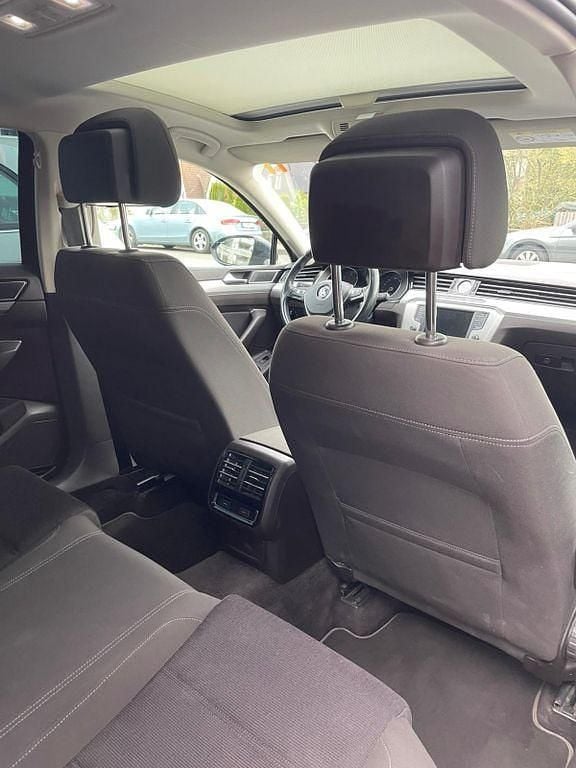 Schwarz Gebraucht 2016 VW Passat Comfortline Limousine | 11.850 € (Superpreis) - Bild 1/4