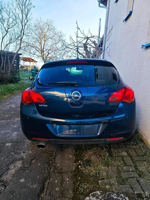 Gebraucht Opel Astra 116 PS (85 kW) 2011 Blau Limousine
