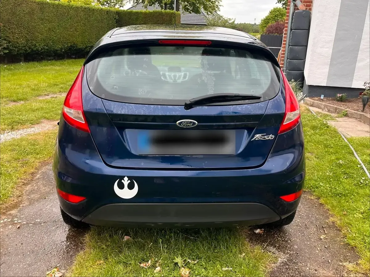 Gebraucht Ford Fiesta 70 PS (51 kW) 2012 Blau Kleinwagen