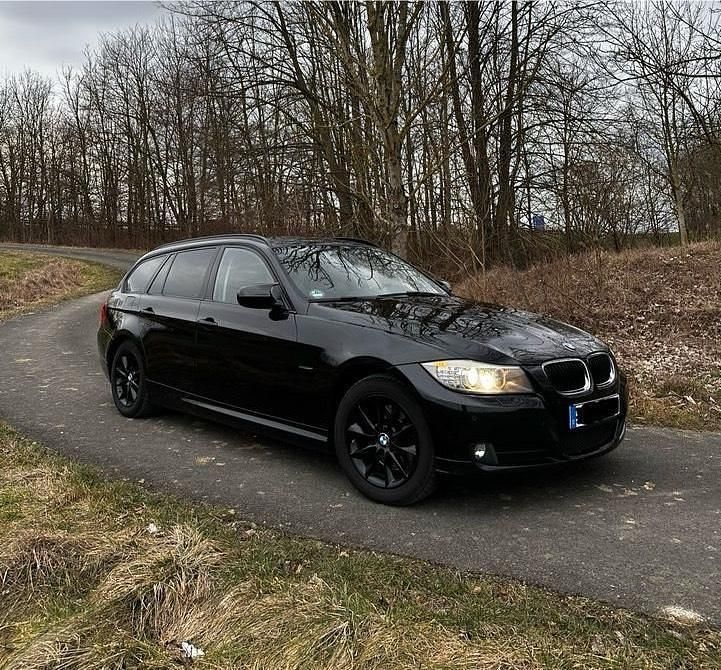 Gebraucht BMW 320 184 PS (135 kW) 2010 Schwarz Kombi