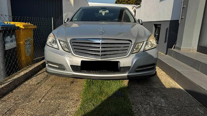 Gebraucht Mercedes E220 2011 Grau Limousine
