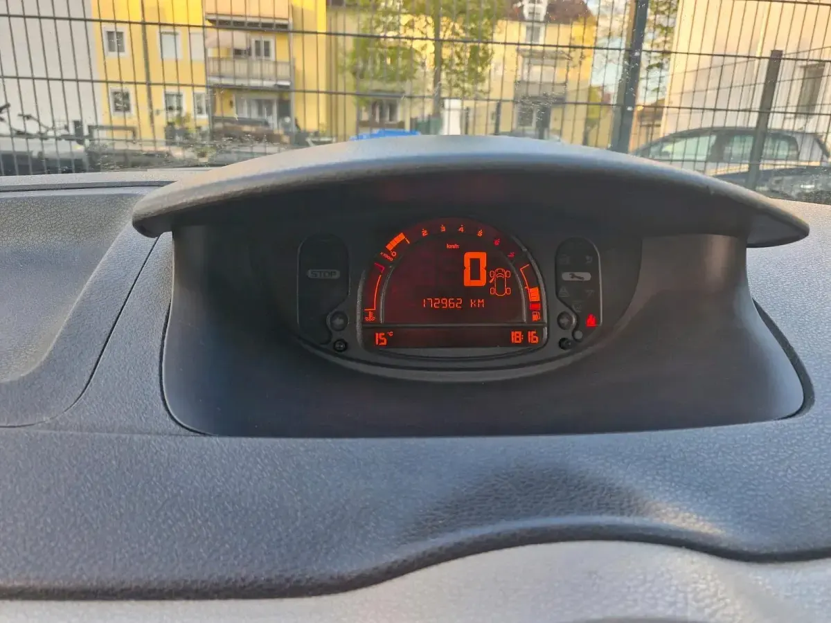 Usado Renault Modus 75 CV (55 kW) 2004 Monovolumen