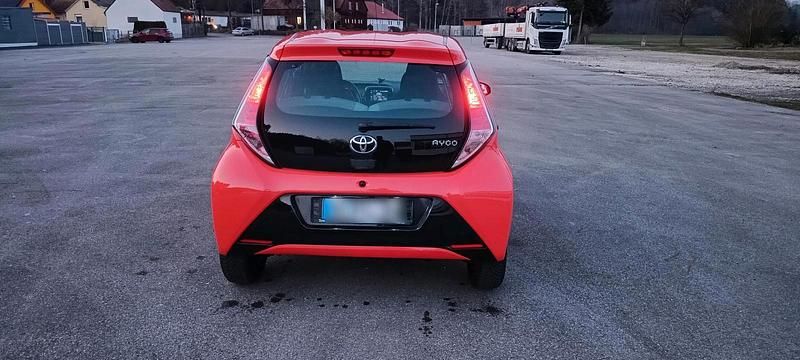Gebraucht Toyota Aygo 70 PS (51 kW) 2014 Orange Kleinwagen