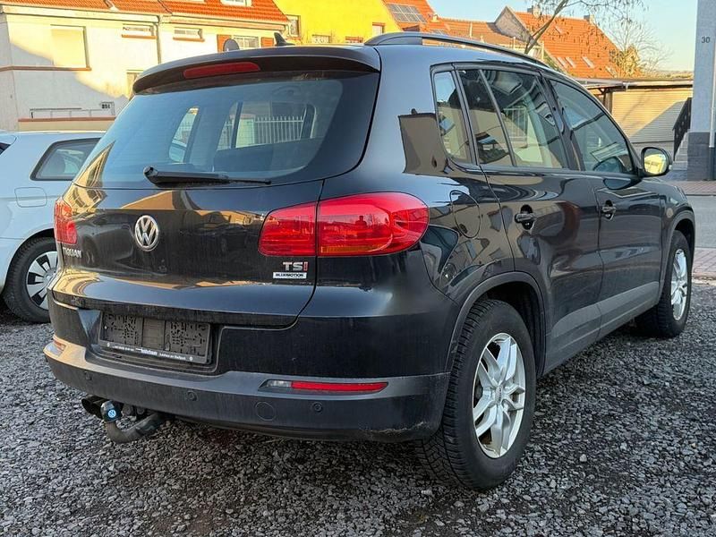 Gebraucht VW Tiguan Trendline 125 PS (91 kW) 2015 Schwarz SUV