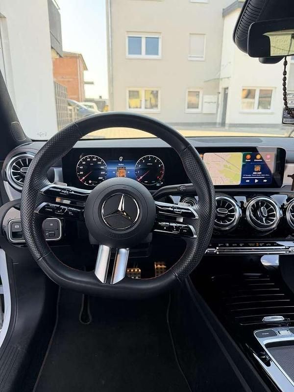 Gebraucht Mercedes CLA200 163 PS (119 kW) 2023 Grau Kombi