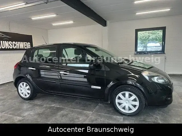 Gebraucht Renault Clio III Dynamique 101 PS (74 kW) 2011 Schwarz SUV