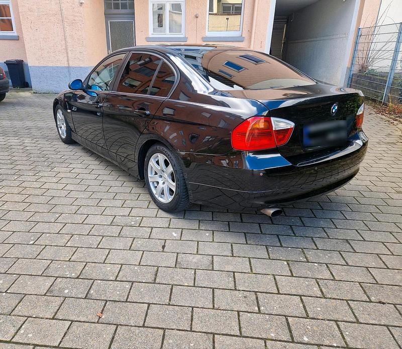 Gebraucht BMW 320 150 PS (110 kW) 2006 Schwarz Limousine