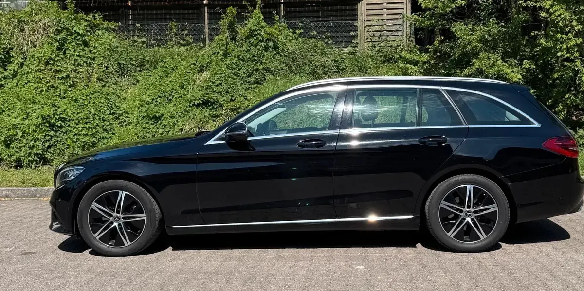 Gebraucht Mercedes C220 194 PS (142 kW) 2021 Schwarz Kombi