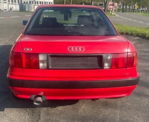 Second-hand Audi 80 Design 90 CP (66 kW) 1993 Roșu Berlinǎ