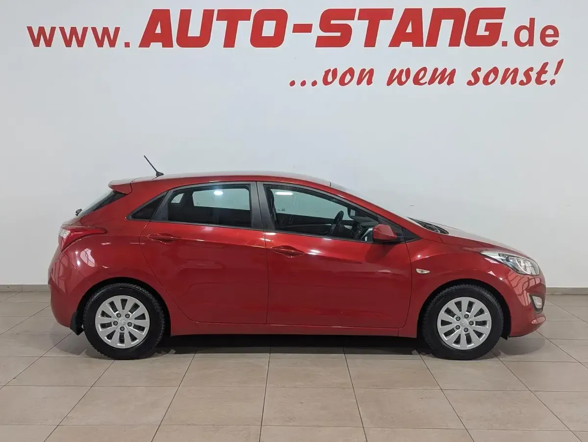 Gebraucht Hyundai i30 Classic 101 PS (74 kW) 2015 Rot Limousine