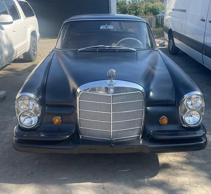 Schwarz Gebraucht 1966 Mercedes 250 SE Coupé | 29.500 € - Bild 1/4