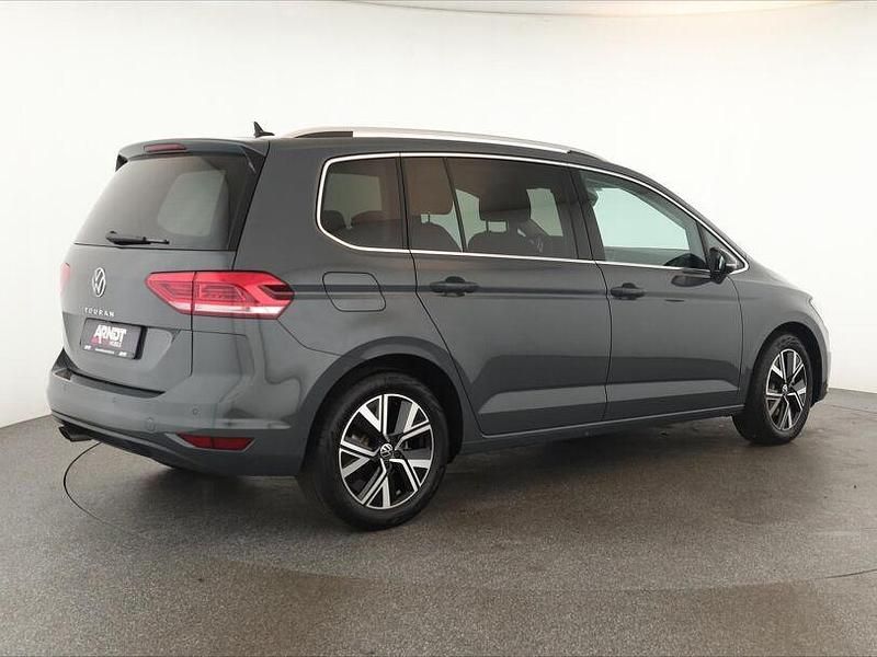 Gebraucht VW Touran Highline 150 PS (110 kW) 2025 Delfingrau Van / Kleinbus
