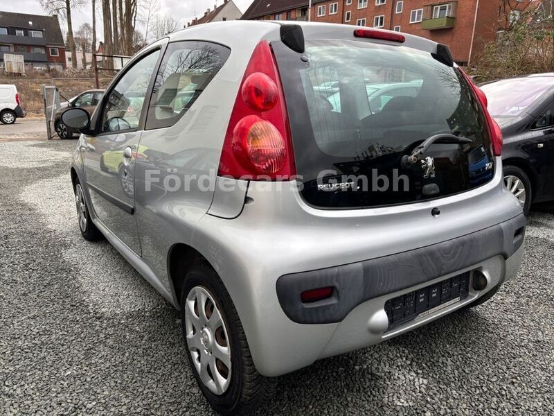 Gebraucht Peugeot 107 Filou 68 PS (50 kW) 2010 Grau Kleinwagen