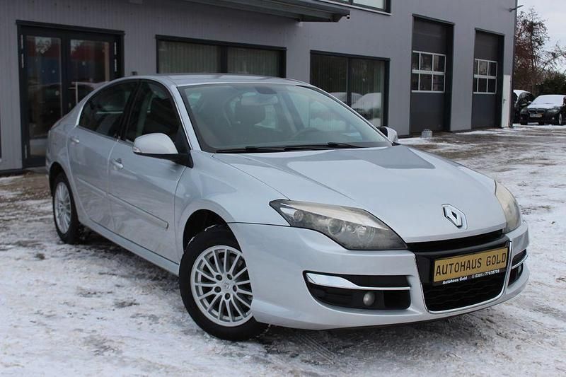 Gebraucht Renault Laguna III Expression 140 PS (102 kW) 2011 Silber Limousine