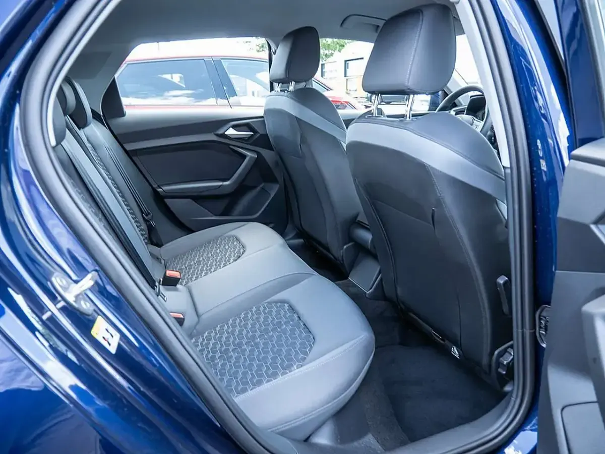 Gebraucht Audi A1 Sportback Advanced Plus 116 PS (85 kW) 2025 Navarrablau metallic Kleinwagen