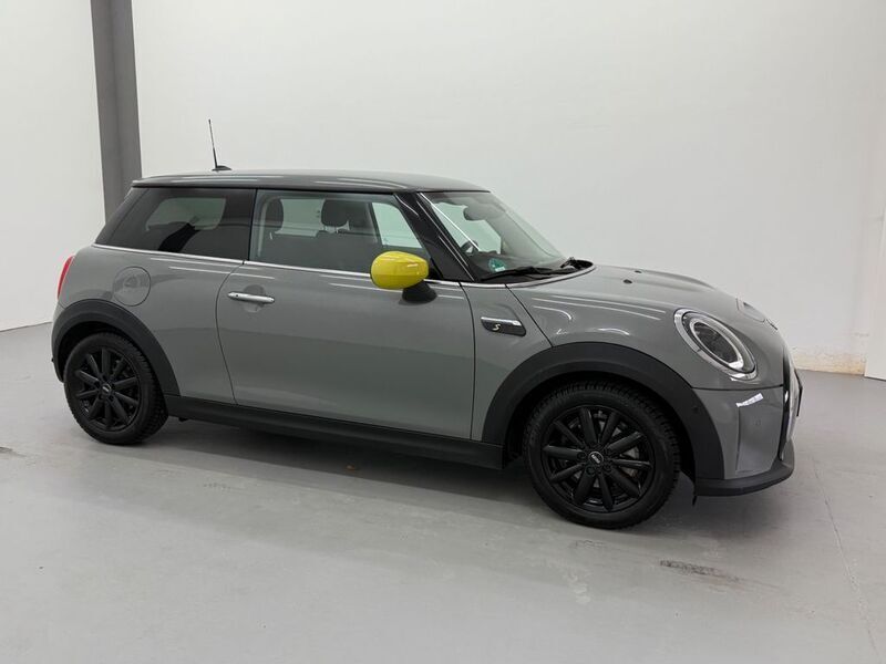 Grau Gebraucht 2021 Mini Cooper SE Essential Kleinwagen | 15.450 € (Superpreis) - Bild 1/4