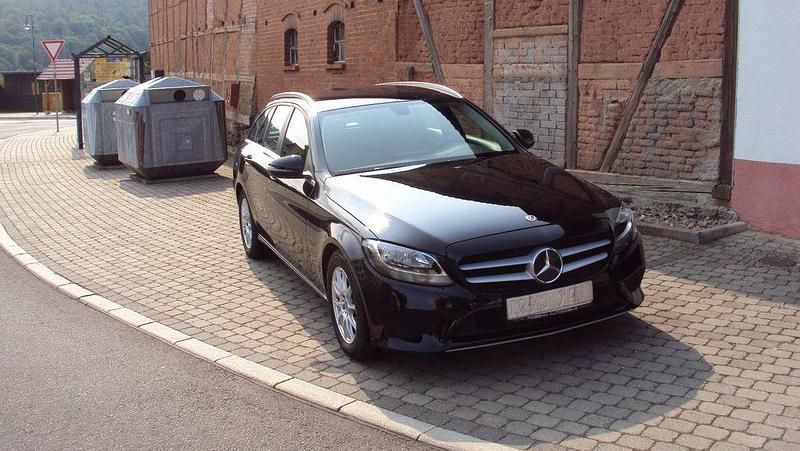 Schwarz Gebraucht 2018 Mercedes C200 Limousine | 19.000 € (Superpreis) - Bild 1/4