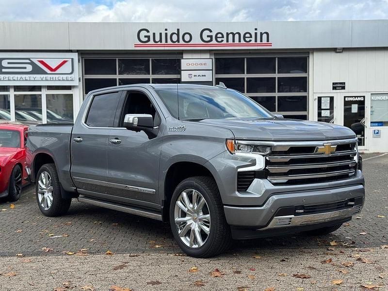 Neu Chevrolet Silverado 426 PS (313 kW) 2025 Grau SUV