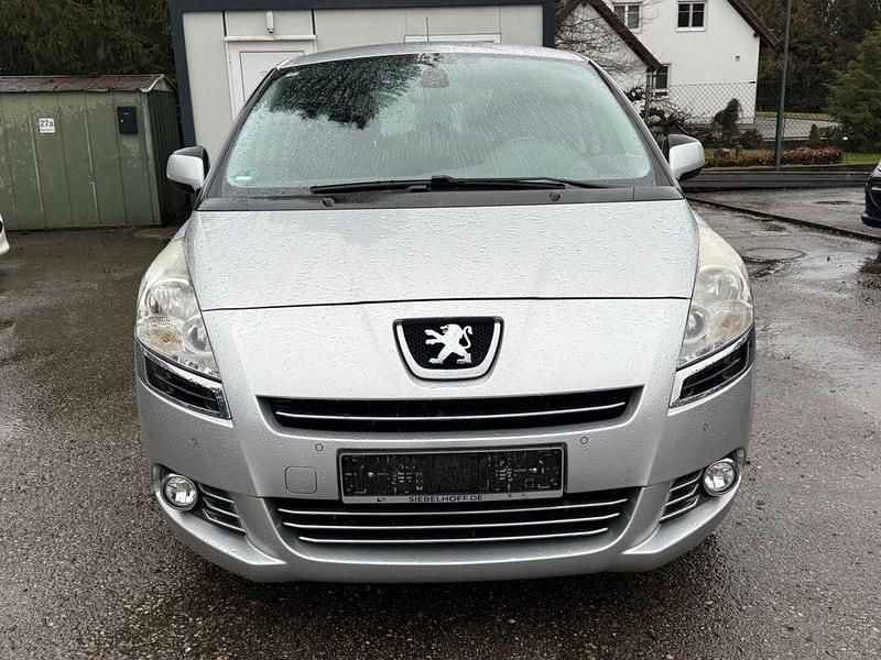Gebraucht Peugeot 5008 Active 150 PS (110 kW) 2012 Silber Van / Kleinbus
