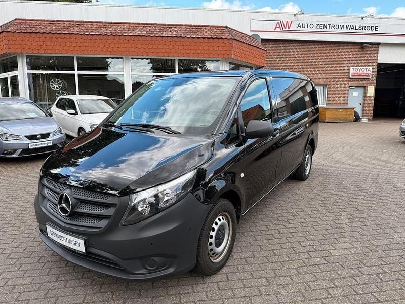 Schwarz Gebraucht 2023 Mercedes Vito Van / Kleinbus | 29.999 € (Guter Preis) - Bild 1/4