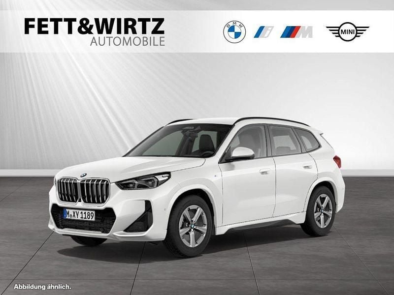 Mineralweiss metallic Gebraucht 2025 BMW X1 M Sport SUV | 46.835 € (Guter Preis) - Bild 1/3