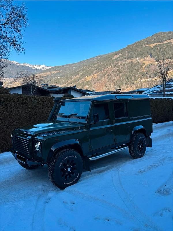 Gebraucht Land Rover Defender 122 PS (89 kW) 2011 Grün SUV