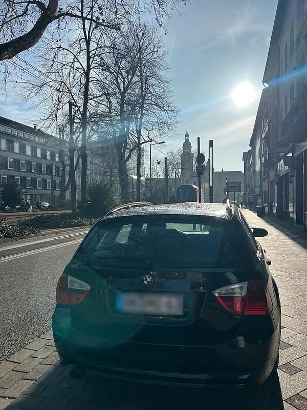 Gebraucht BMW 320 163 PS (119 kW) 2007 Schwarz Kombi