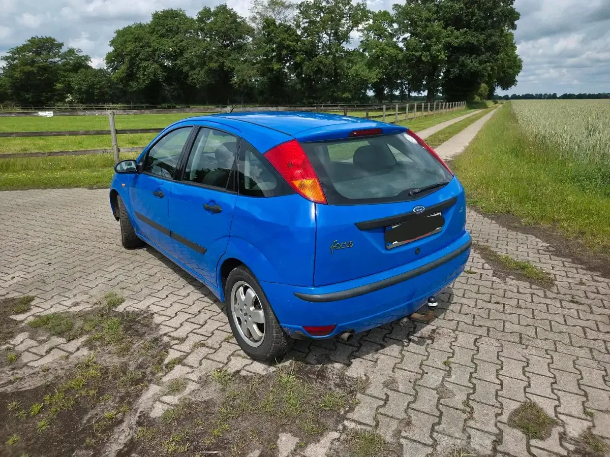 Gebraucht Ford Focus 100 PS (73 kW) 2003 Blau Limousine