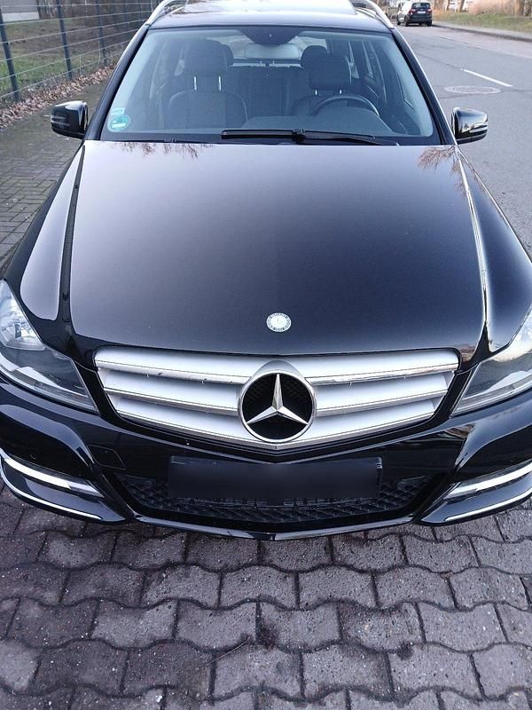 Gebraucht Mercedes C180 Avantgarde 156 PS (114 kW) 2012 Schwarz Kombi