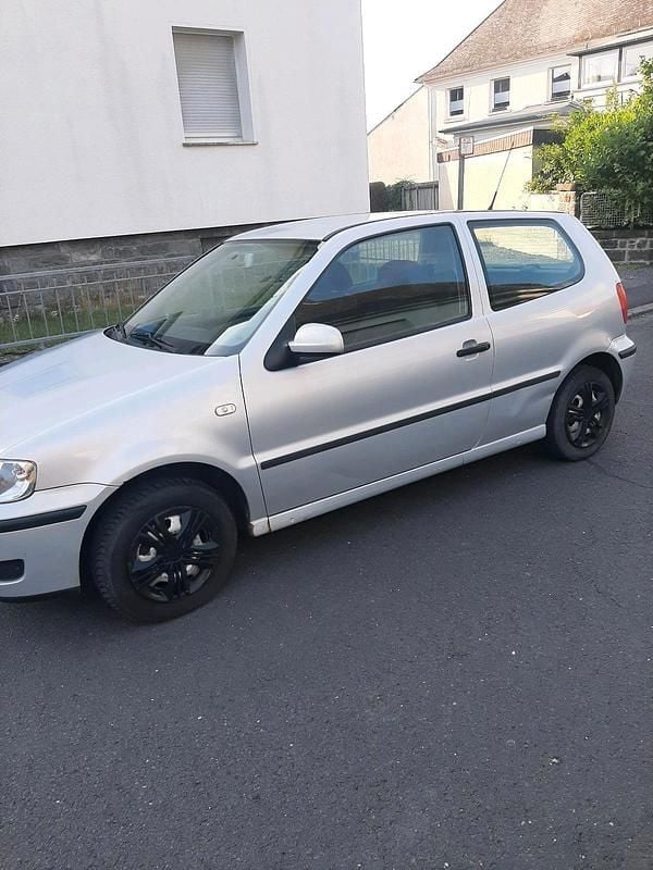 Grau Gebraucht 1999 VW Polo Kleinwagen | 550 € (Guter Preis) - Bild 1/4