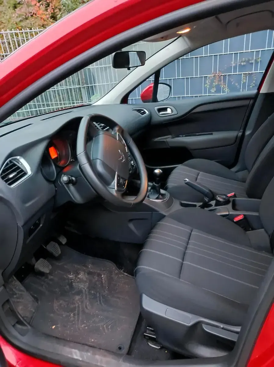 Gebraucht Citroën C4 95 PS (69 kW) 2012 Rot Limousine