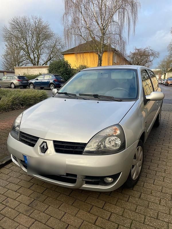 Silber Gebraucht 2009 Renault Clio II Campus Kleinwagen | 1.600 € - Bild 1/4